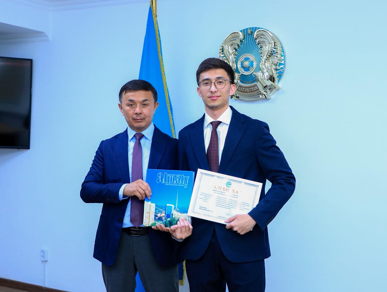 «Нұр-Мүбарак» Египет ислам мәдениеті университеті ұжымы арнайы алғыс хатпен марапатталды